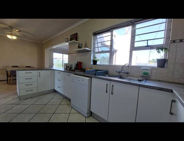 4 BEDROOM HOUSE FOR SALE IN VREDEKLOOF EAST